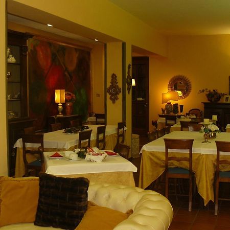 Hotel La Rocca Gubbio Exterior photo