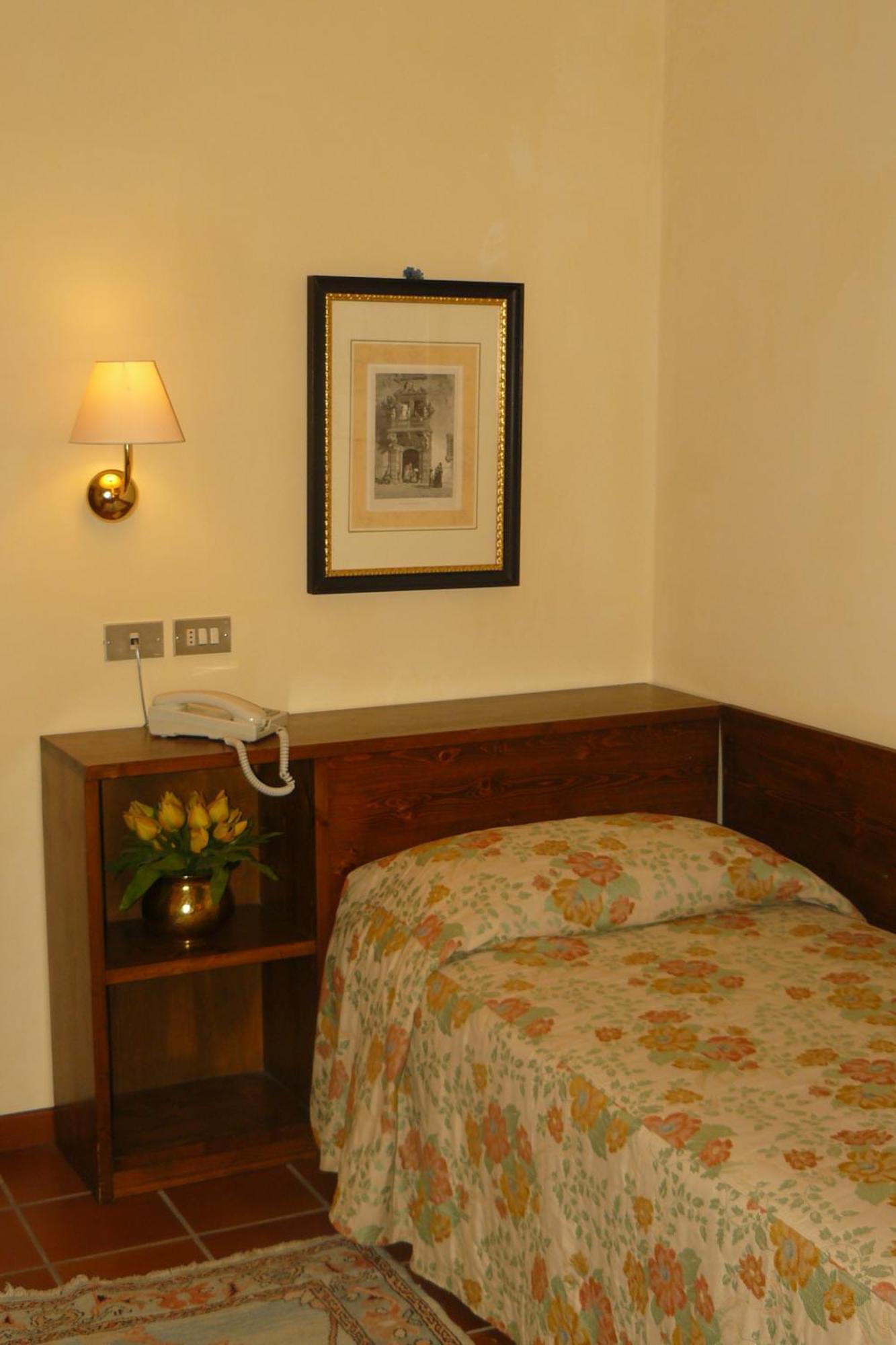 Hotel La Rocca Gubbio Exterior photo