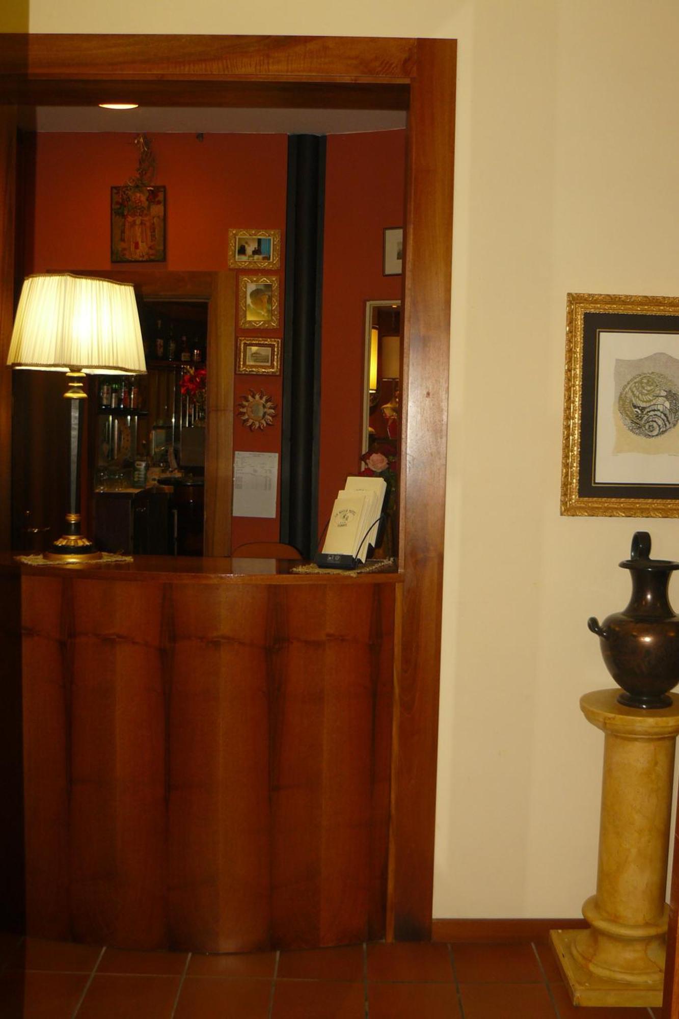 Hotel La Rocca Gubbio Exterior photo
