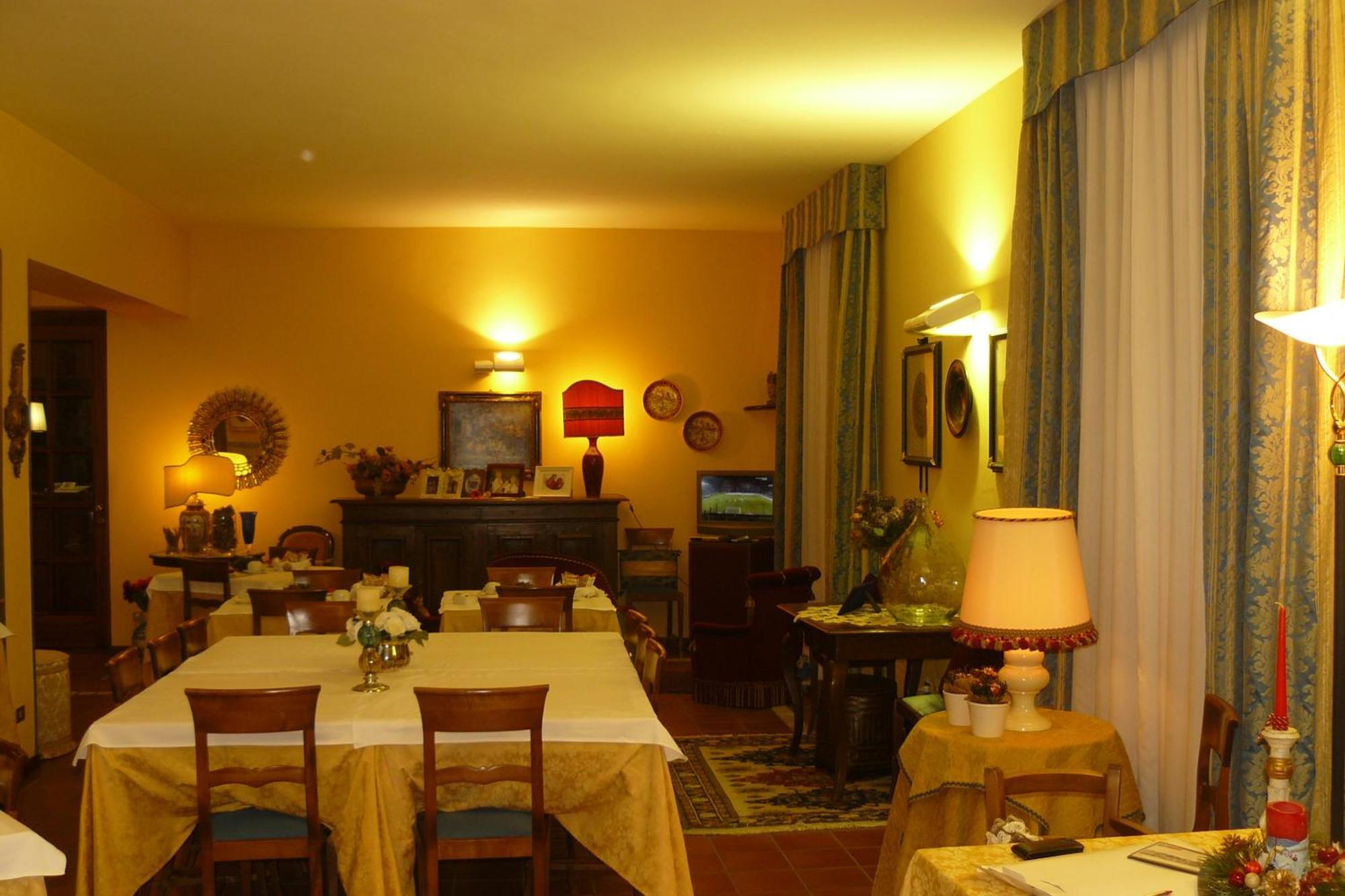 Hotel La Rocca Gubbio Exterior photo