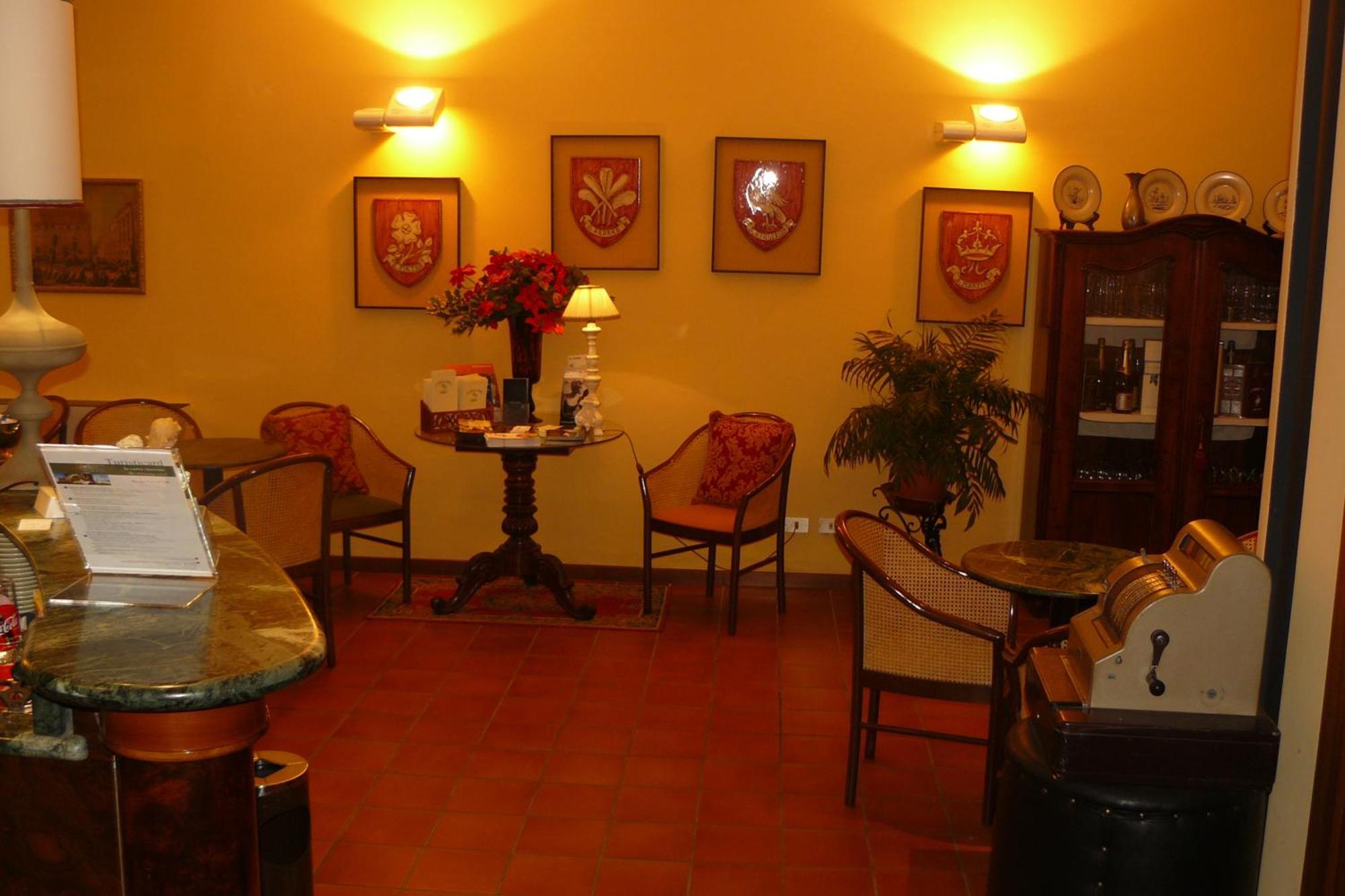 Hotel La Rocca Gubbio Exterior photo