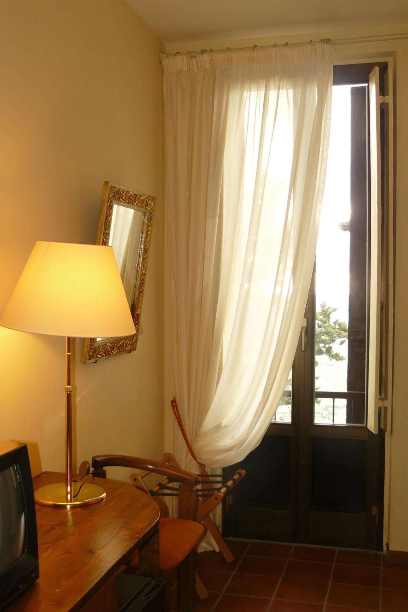 Hotel La Rocca Gubbio Exterior photo