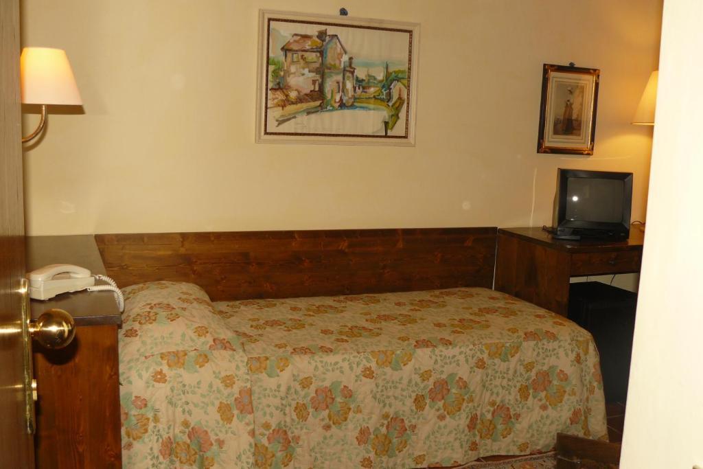 Hotel La Rocca Gubbio Room photo