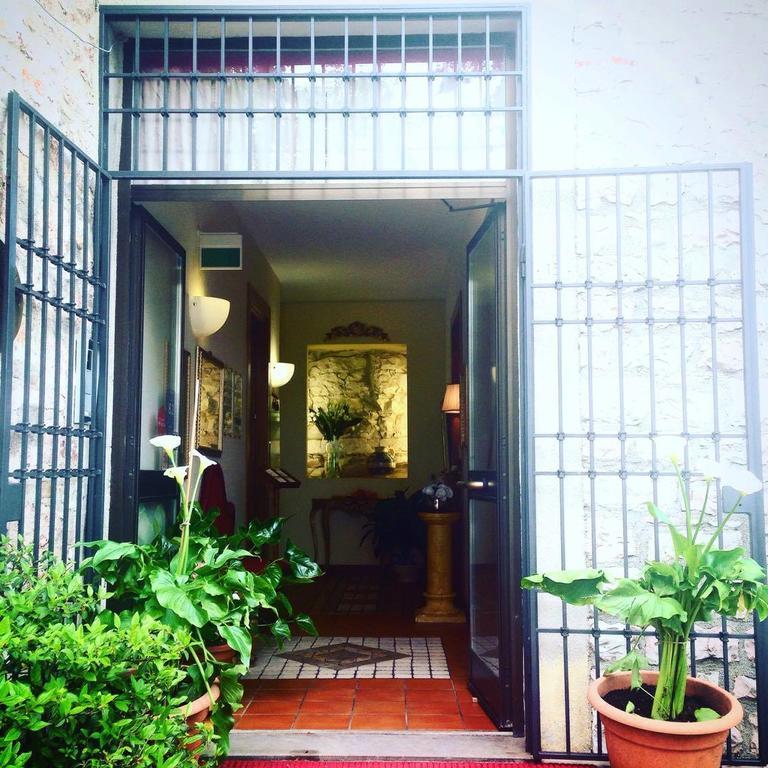 Hotel La Rocca Gubbio Exterior photo
