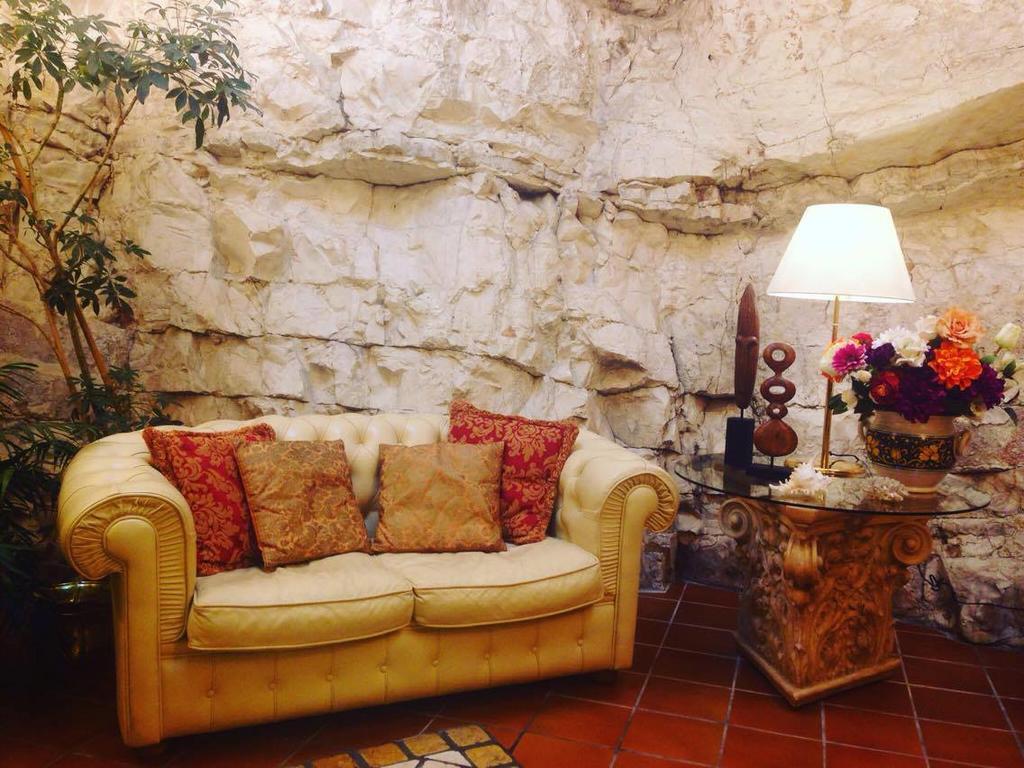 Hotel La Rocca Gubbio Exterior photo