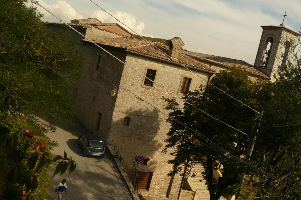 Hotel La Rocca Gubbio Exterior photo