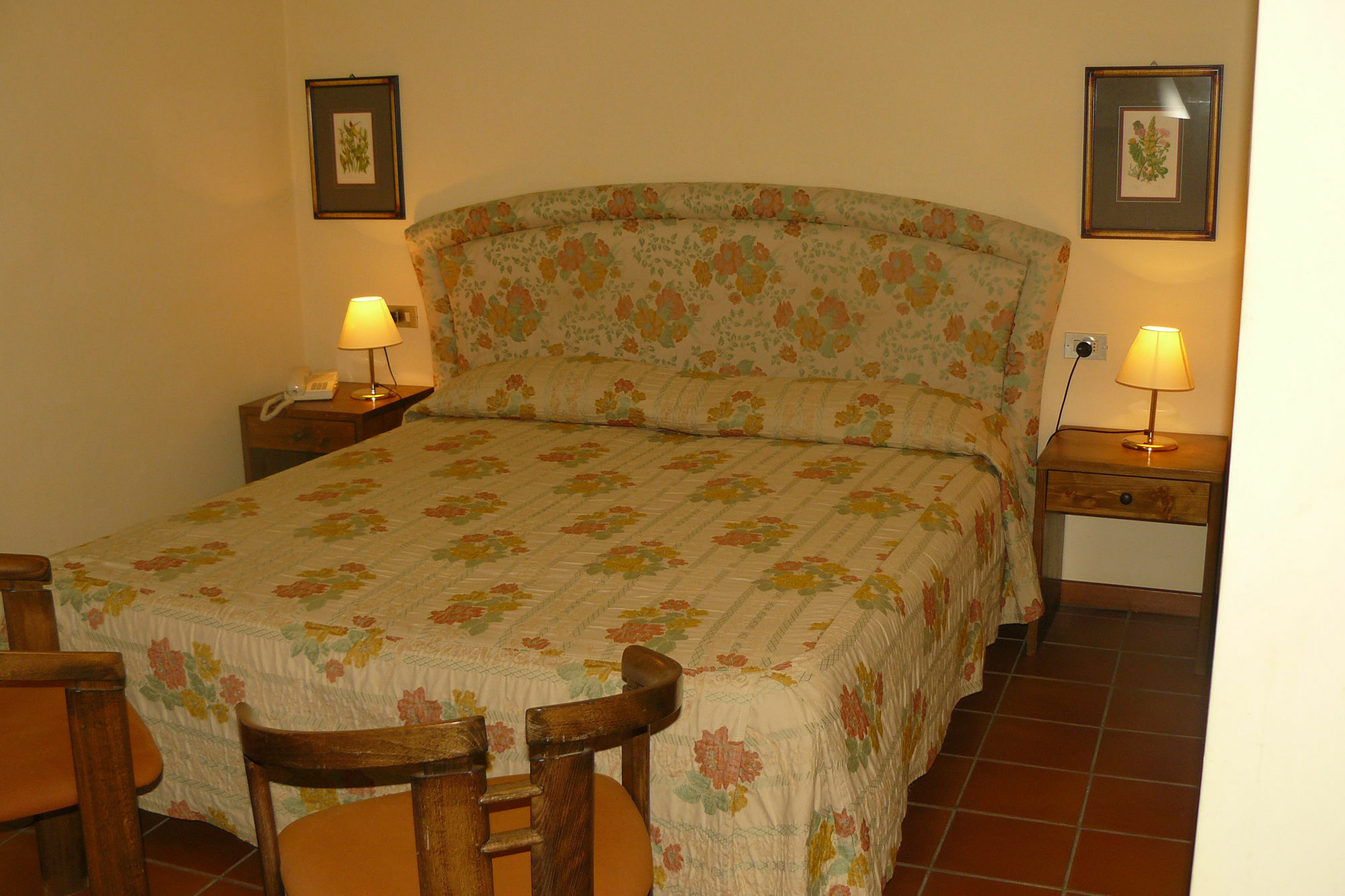 Hotel La Rocca Gubbio Exterior photo